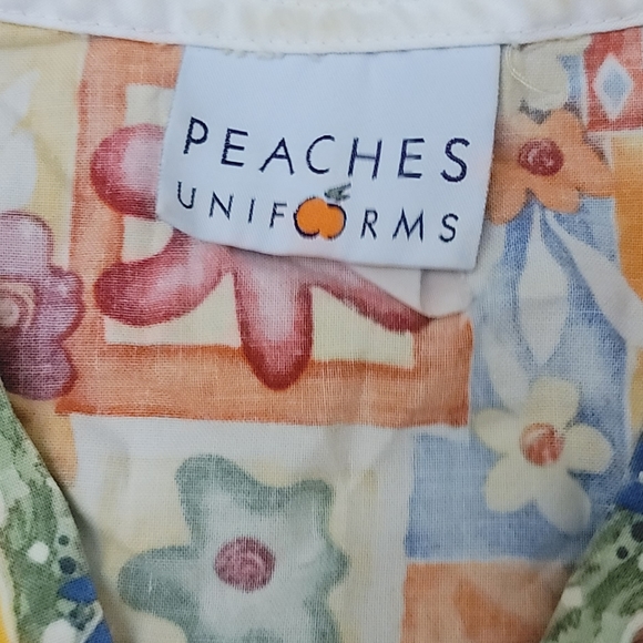 Peaches Uniforms- Orange print scrub top- Small - Picture 3 of 3